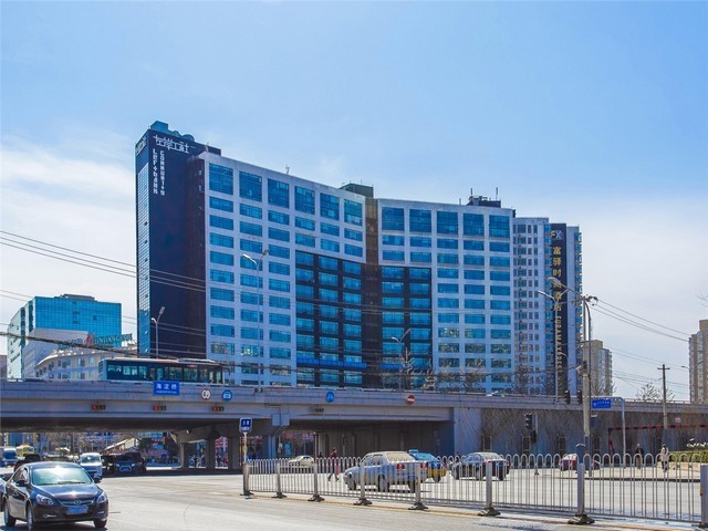 100吨大吊车出租服务费用